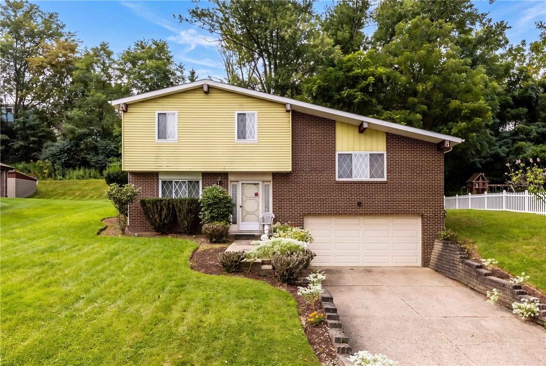 Property Photo:  1081 Old Post Rd  PA 15129 