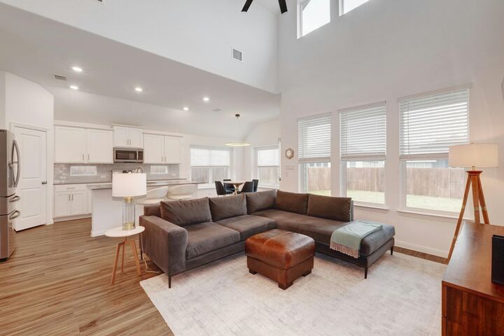 Property Photo:  404 Mante Court  TX 78748 