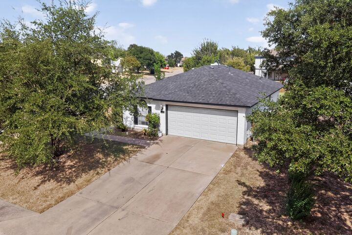 Property Photo: 1601 Rusty Nail Loop TX 78681