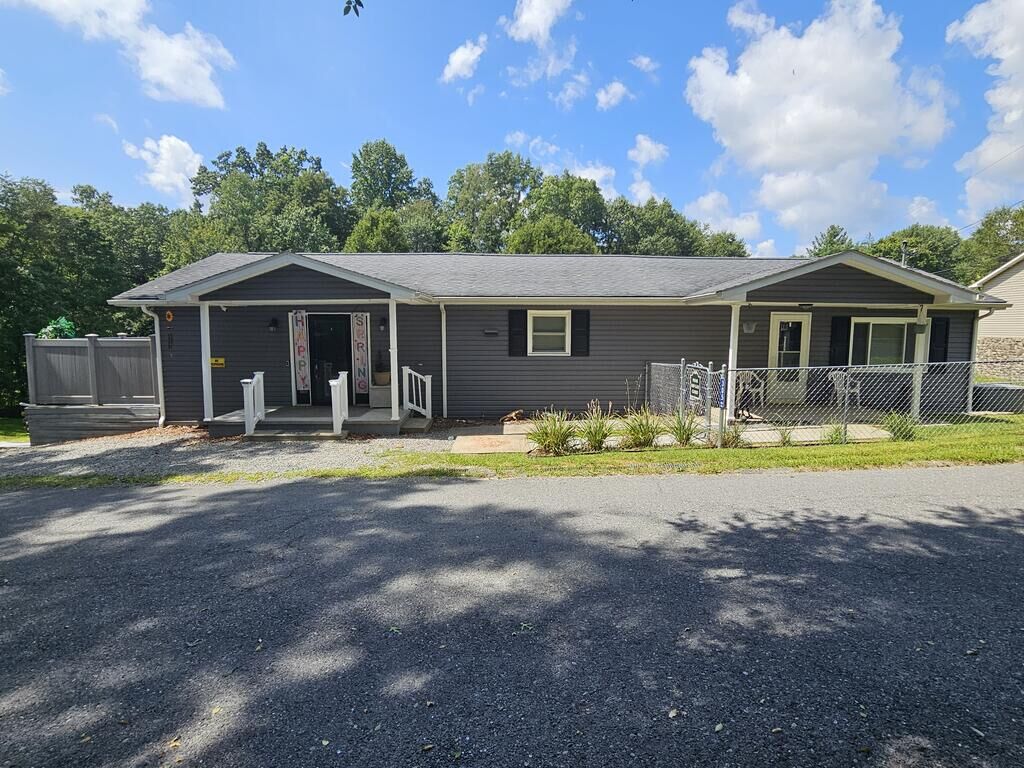 Property Photo:  305 Willis Avenue  WV 25827 