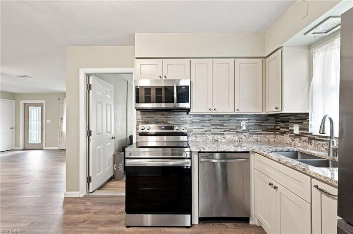 Property Photo:  108 Contee Dr  FL 33936 