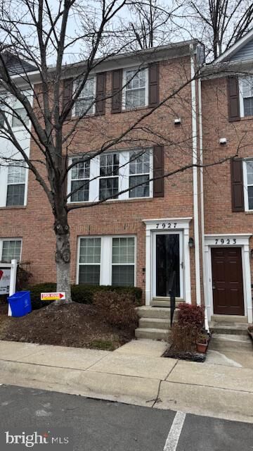 Property Photo: 7927 Foxcrest Court 7927 MD 20854