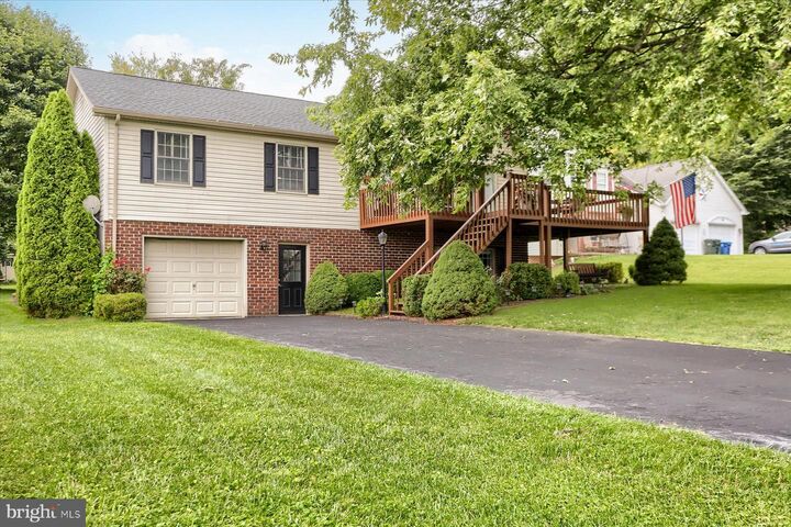 Property Photo: 483 Lake Meade Drive PA 17316