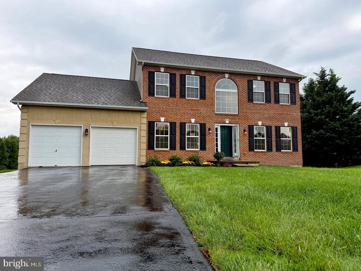 Property Photo:  318 Elmwood Lane  PA 18969 