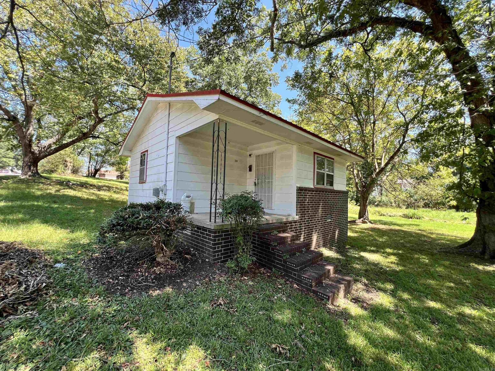 Property Photo:  301 Pecan Street  AR 72104 
