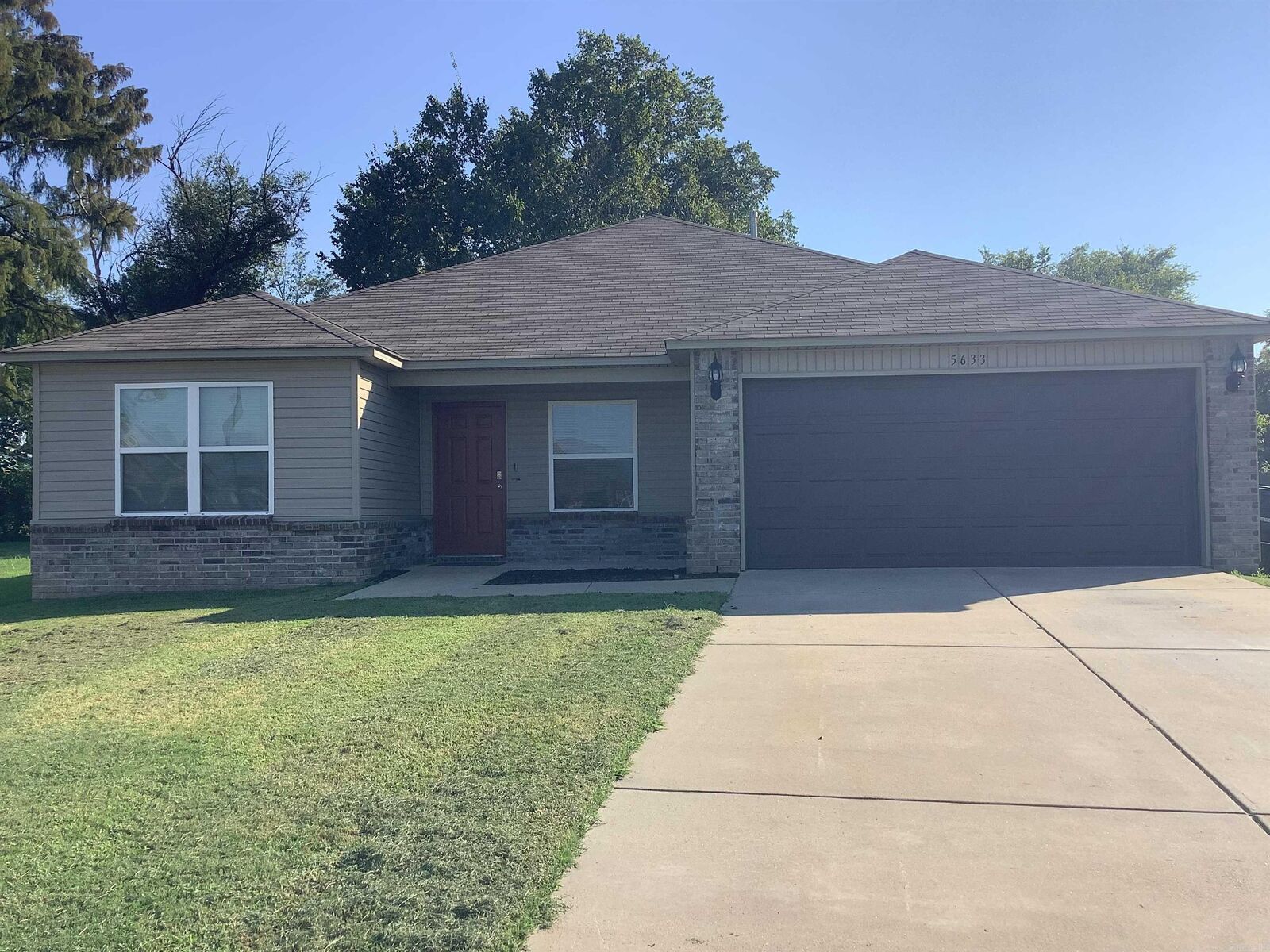 Property Photo: 5633 Black Oak Cove AR 72117