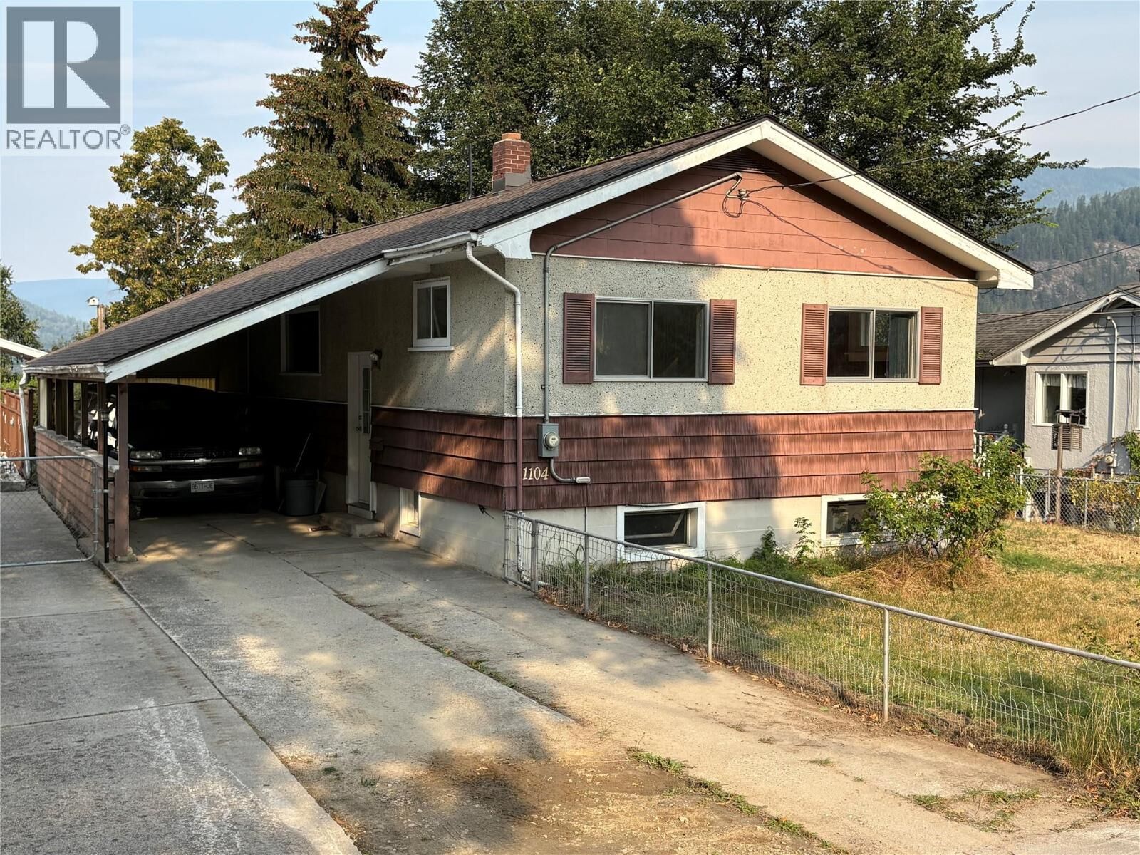 Property Photo:  1104 McQuarrie Avenue  BC V1L 1B2 