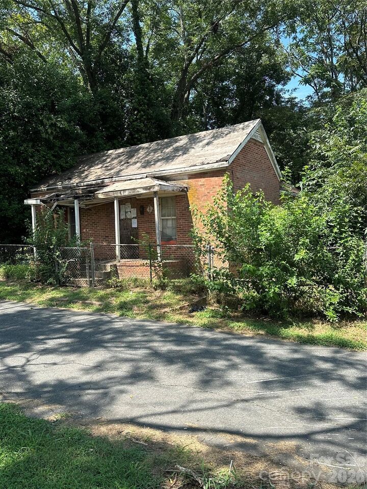 Property Photo: 806 Gordon Street NC 28112