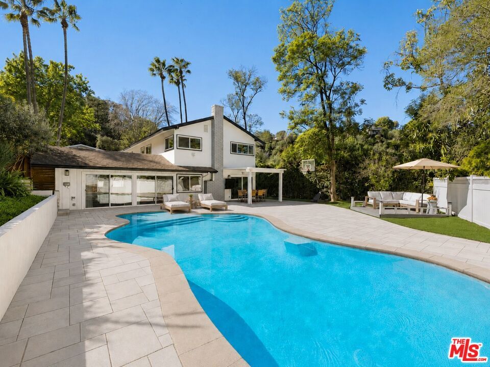 Property Photo:  3430 Loadstone Dr  CA 91403 