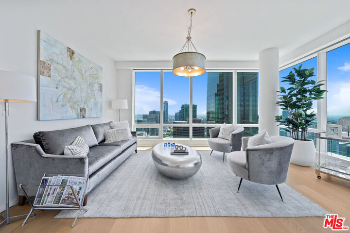Property Photo: 877 Francisco St, Unit 2609 CA 90017