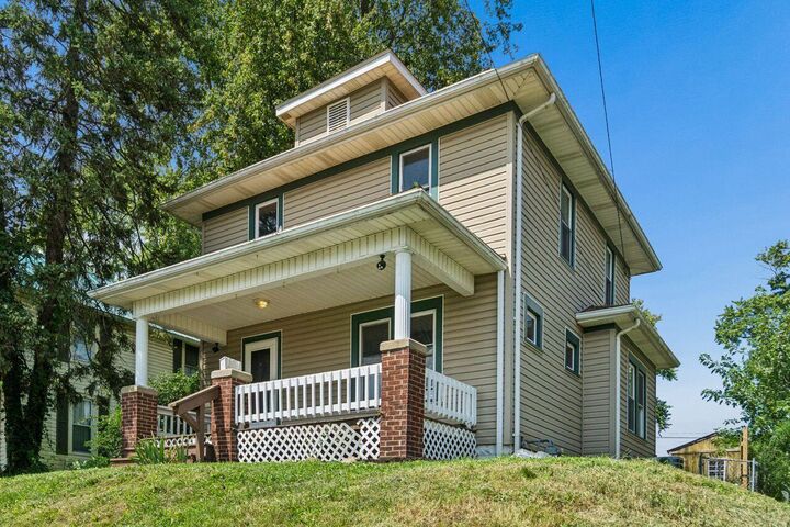Property Photo: 430 Clarendon Street OH 43055
