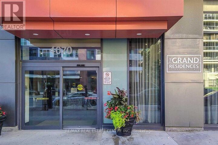 Property Photo: 4070 Confederation Parkway 3907 ON L5B 0E9
