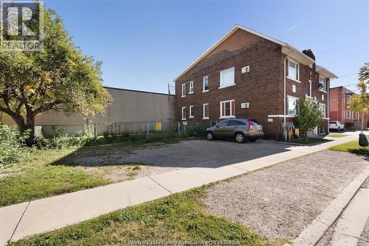 Property Photo:  538 Louis Avenue  ON N9A 1W8 