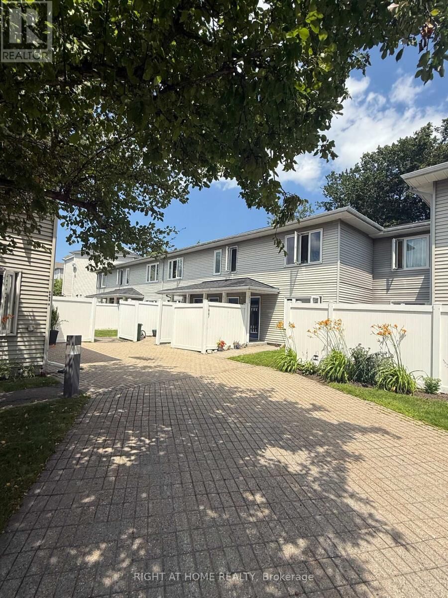Property Photo:  1035 Cummings Avenue B  ON K1J 9K5 