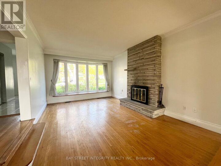 Property Photo: 27 Tollerton Avenue ON M2K 2H1