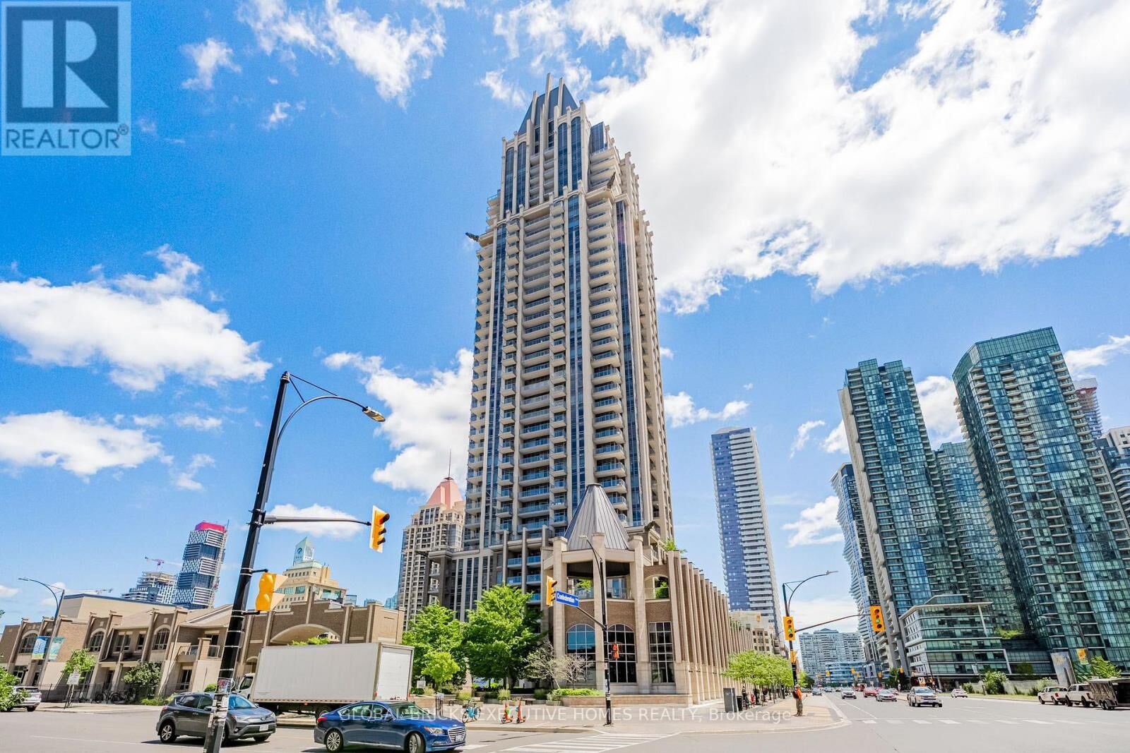 Property Photo:  388 Prince Of Wales Drive 2911  ON L5B 0A1 