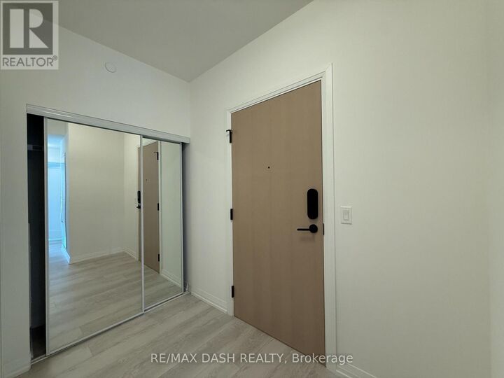 Property Photo:  280 Dundas Street West 1205  ON M5T 0E3 