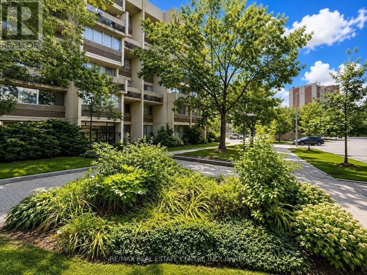 Property Photo: 1300 Marlborough Court 516 ON L6H 2S2