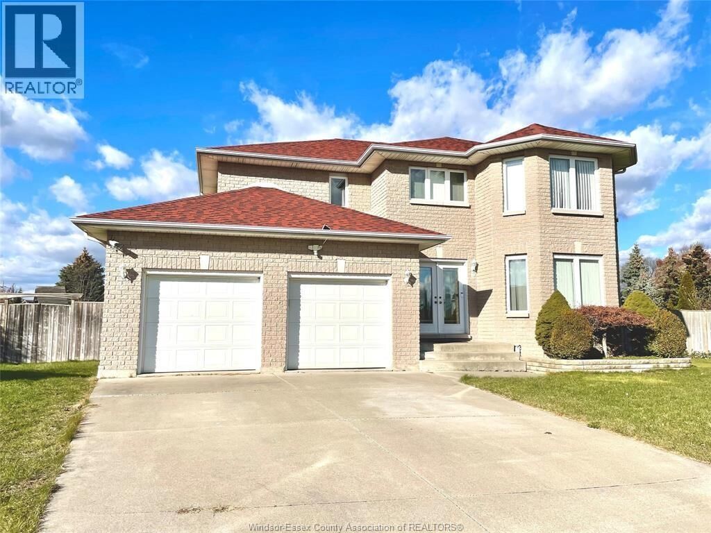 Property Photo:  729 Donjon Court  ON N9G 2W3 