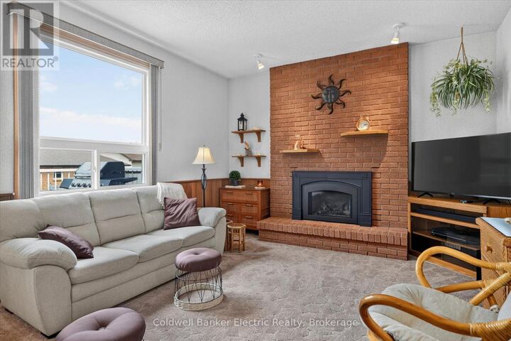 Photo de la propriété: 948 Smithside Court ON K9J 8E2