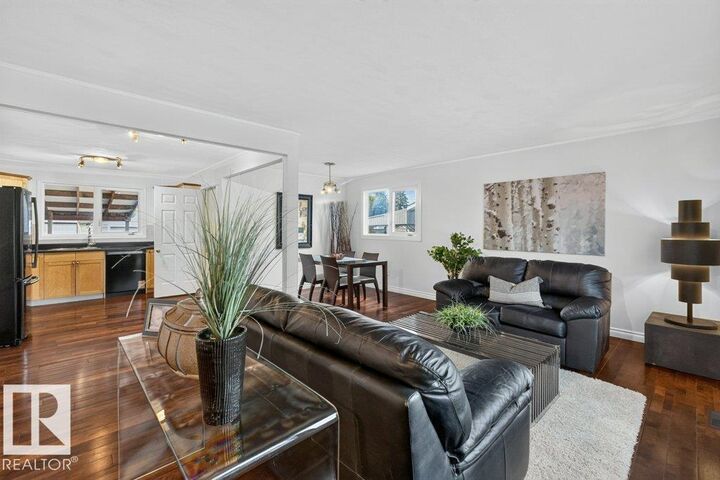 Property Photo:  8720 26 Av NW  AB T6K 2X2 