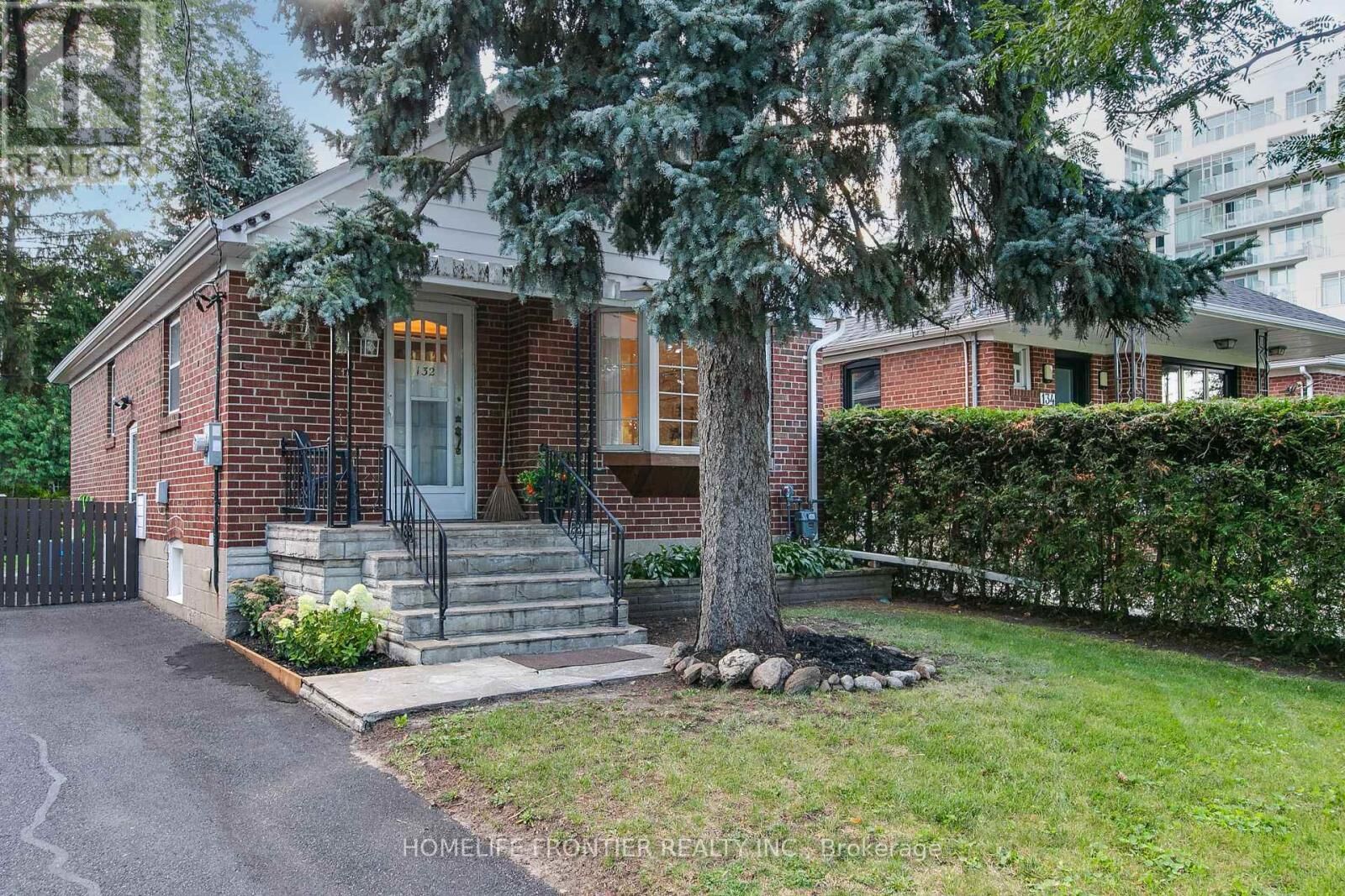 Property Photo: 132 Wesley Street ON M8Y 2X1