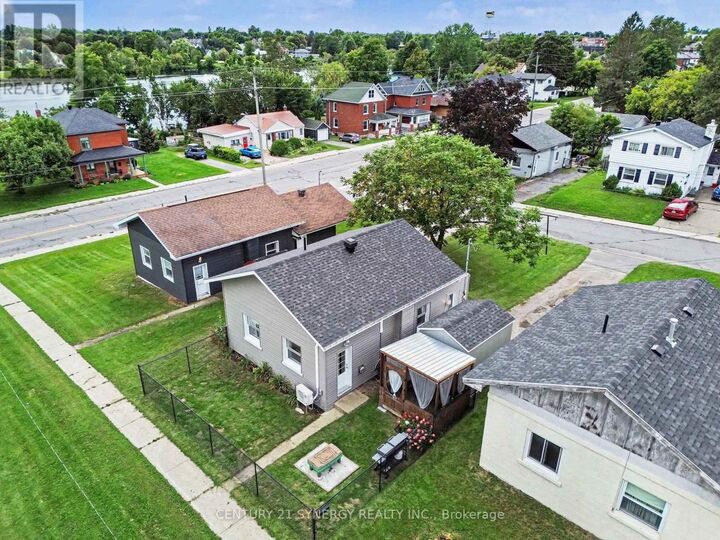 Property Photo: 3 McKenzie Avenue ON K7A 3G4