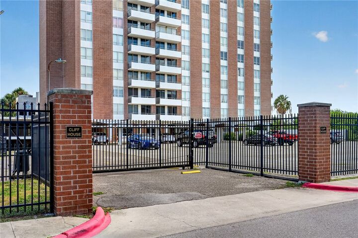 Property Photo:  715 S Upper Broadway Street 903  TX 78401 