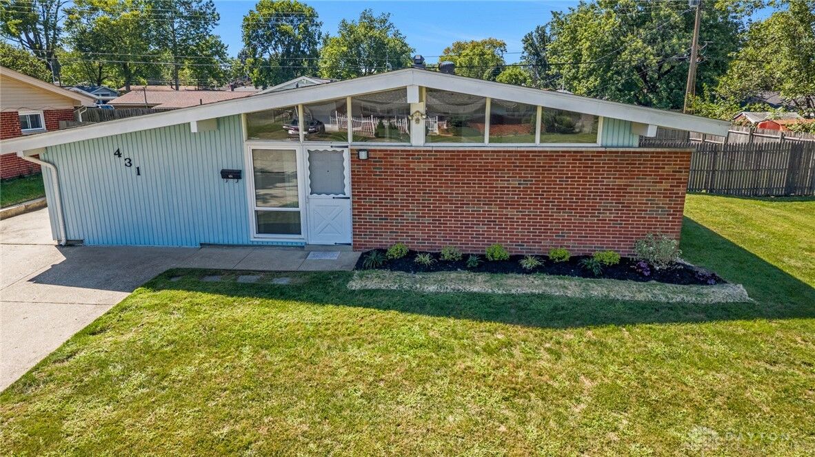 Property Photo: 431 Townsend Place OH 45431