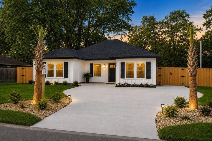 Property Photo:  150 N Booker Street  FL 32536 