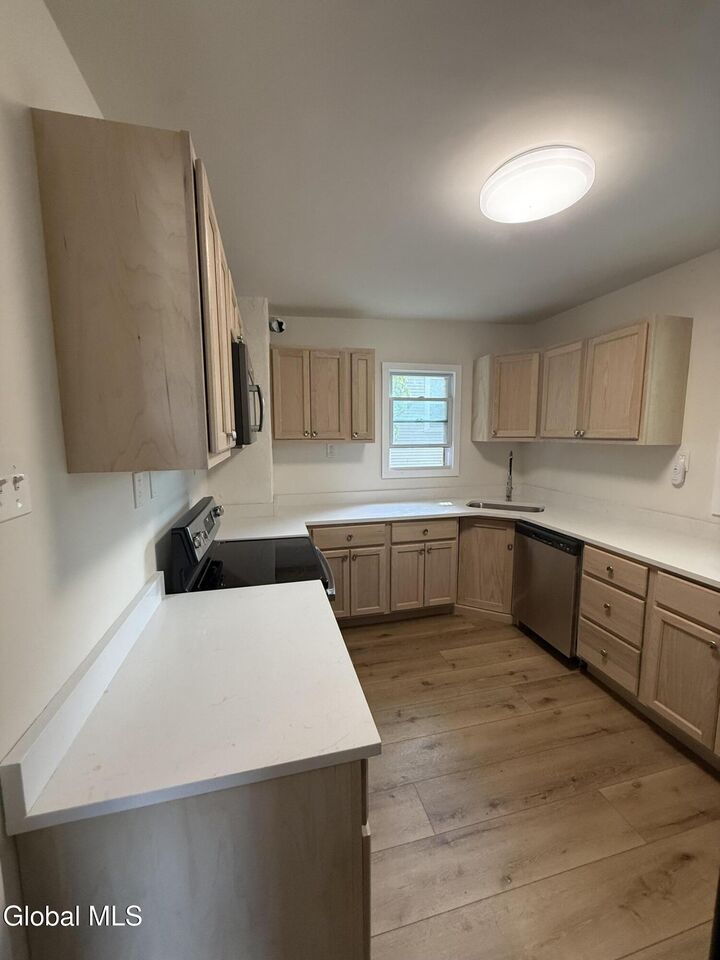 Property Photo:  446 1st Street 2  NY 12206 