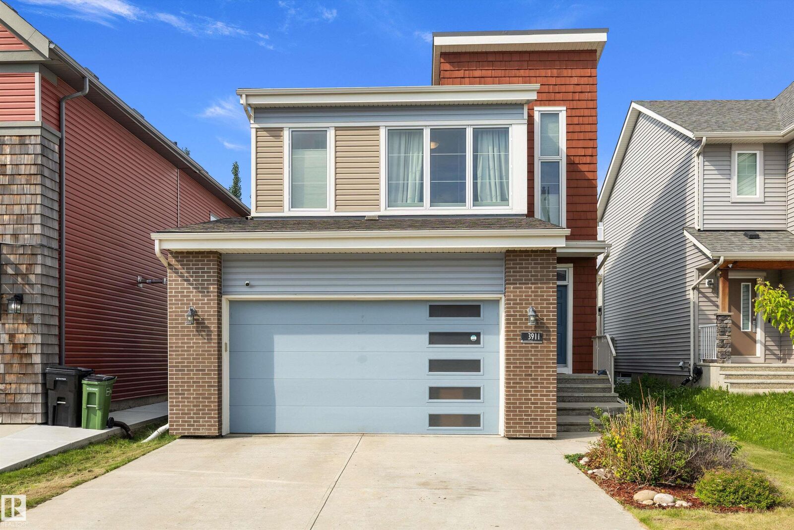 Property Photo:  3911 Claxton Loop SW  AB T6W 1Y6 
