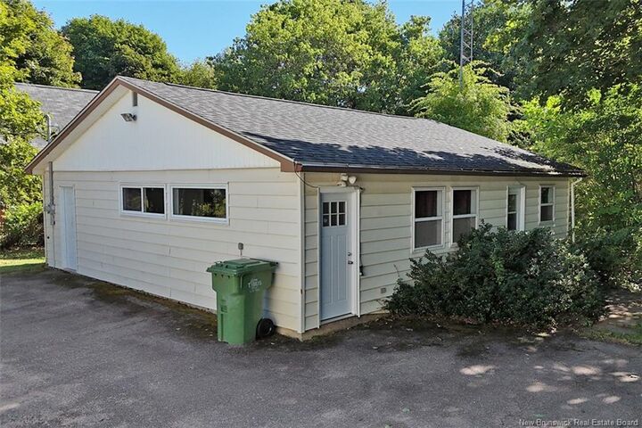 Property Photo:  242 Highland Avenue  NB E3A 2S6 