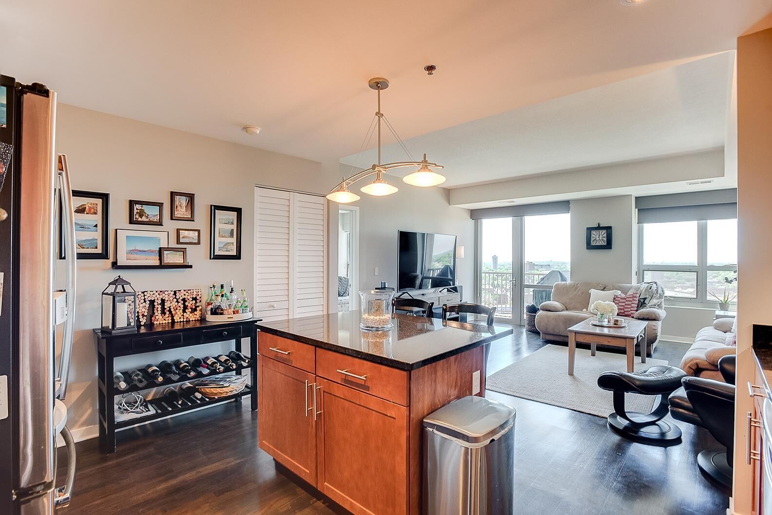 Property Photo:  929 Portland Avenue  MN 55404 