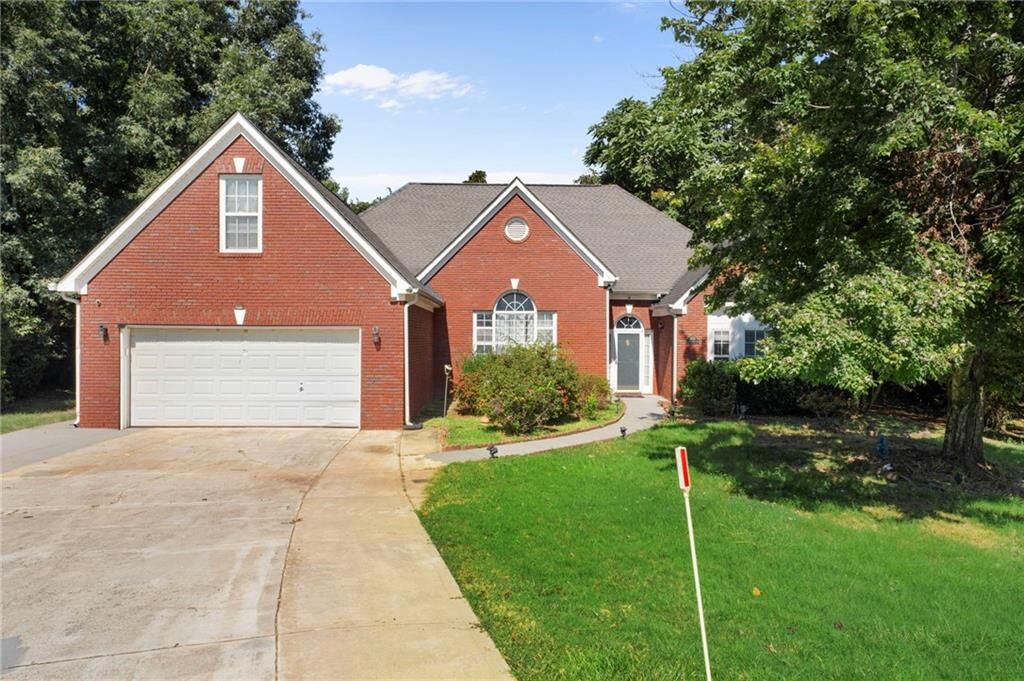 Property Photo: 1000 Georgian Hills Dr GA 30045