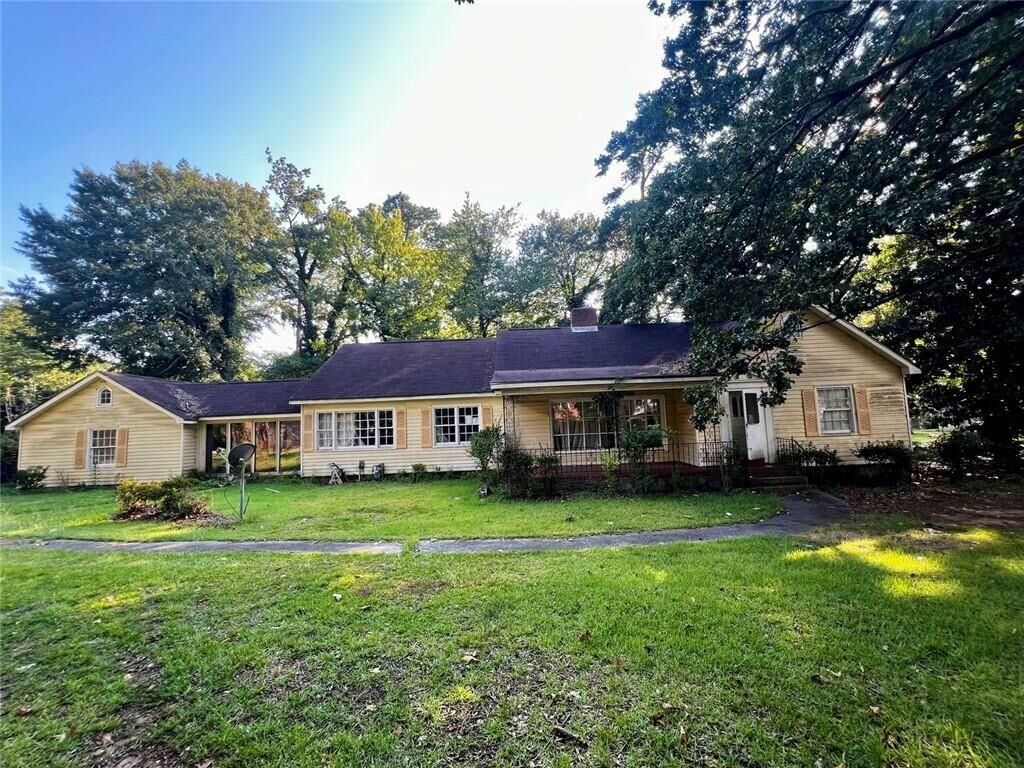 Property Photo: 2040 Sandtown Road SW GA 30311