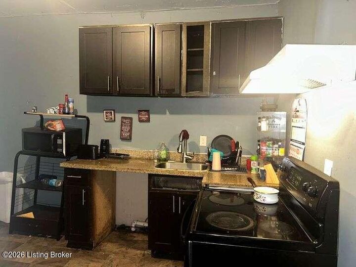 Property Photo:  1412 Hemlock St  KY 40211 