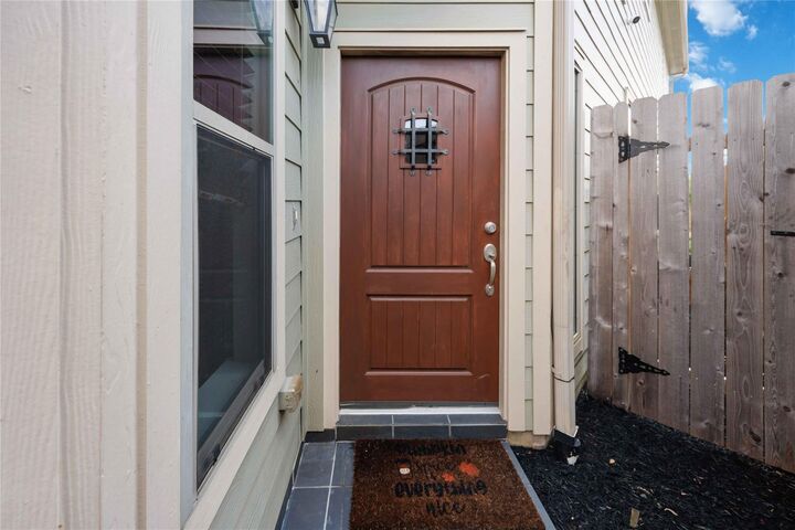 Property Photo: 1325 Dorothy Street TX 77008