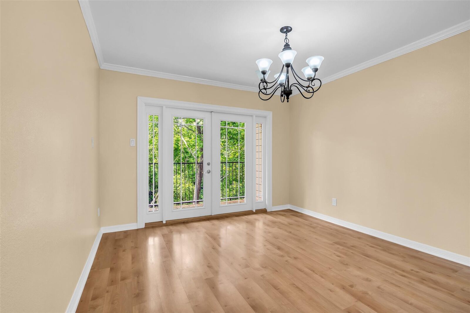 Property Photo: 1800 Stoney Brook Drive 205 TX 77063