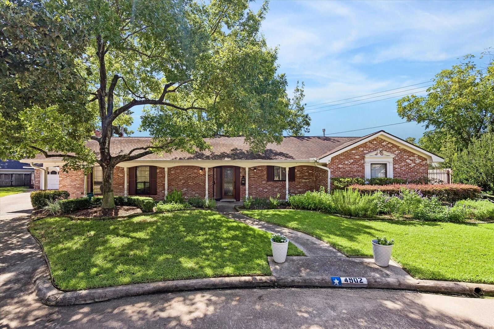 Property Photo: 4902 Clift Haven Drive TX 77018