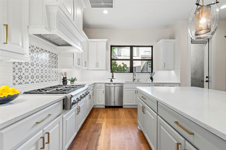Property Photo:  2621 Greenbriar Drive  TX 77098 