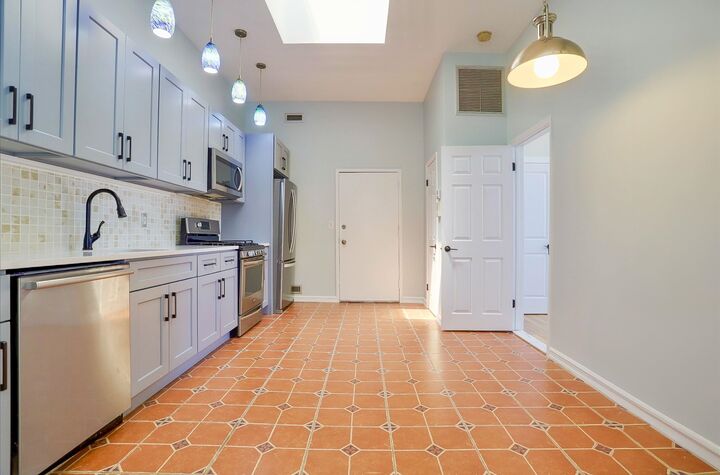Property Photo: 118 Leonard St 4 NJ 07307-3122