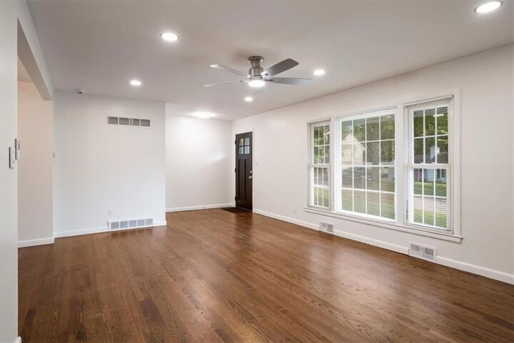 Property Photo: 615 Rankin Road MO 64055