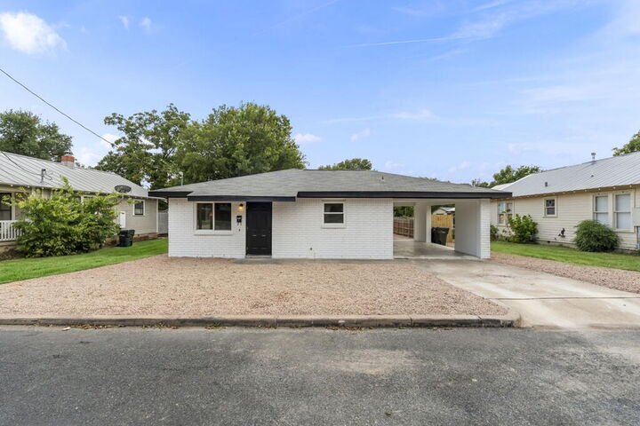 Property Photo: 205 Mistletoe St TX 78624