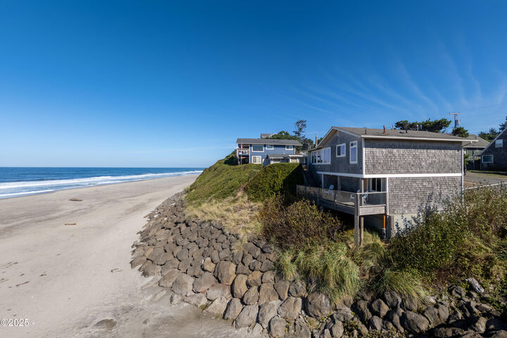 Property Photo: 7115 Neptune Avenue OR 97388