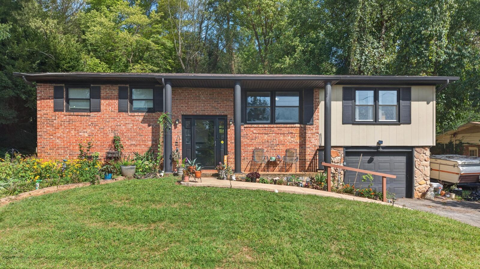 Property Photo:  516 Foothills Road  TN 37663 