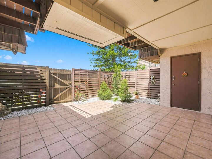 Property Photo: 15314 E Pond Woods Drive 15314 FL 33618