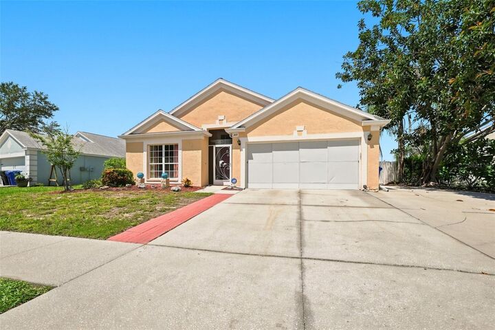 Property Photo:  207 Lakeway Lane  FL 33572 