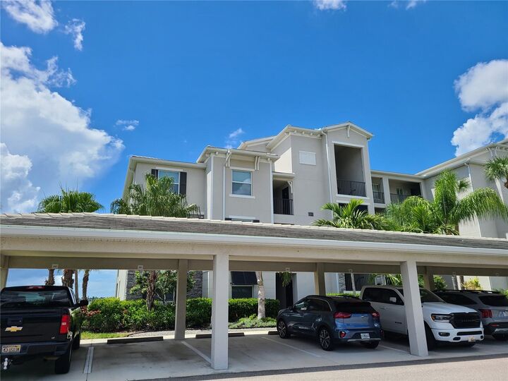 Property Photo: 1030 Tidewater Shores Loop 402 FL 34208