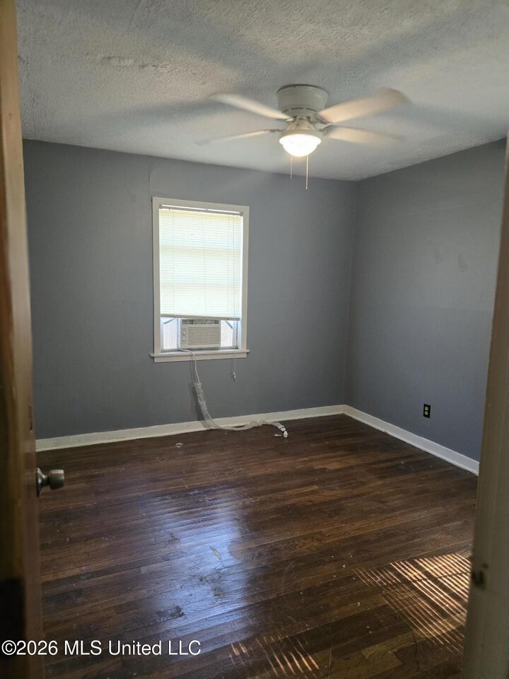 Property Photo: 2013 W Ridgeway Street MS 39213